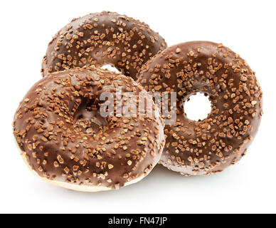 Schokolade glasierte Donuts isoliert auf weißem Hintergrund. Stockfoto