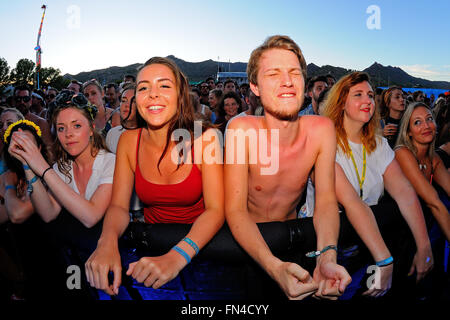 BENICASSIM, Spanien - 20 Juli: Menge in einem Konzert am FIB Festival am 20. Juli 2014 in Benicassim, Spanien. Stockfoto