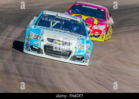 Avondale, AZ, USA. 12. März 2016. Avondale, AZ - 12. März 2016: Danica Patrick (10) braucht, um die Strecke für den guten Sam-500 auf dem Phoenix International Raceway in Avondale, AZ © Csm/Alamy Live-Nachrichten Stockfoto