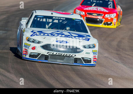 Avondale, AZ, USA. 12. März 2016. Avondale, AZ - 12. März 2016: Trevor Bayne (6) braucht, um die Strecke für den guten Sam-500 auf dem Phoenix International Raceway in Avondale, AZ © Csm/Alamy Live-Nachrichten Stockfoto