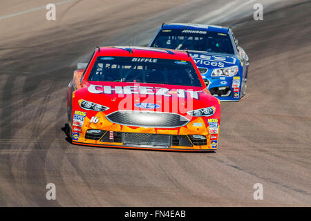 Avondale, AZ, USA. 12. März 2016. Avondale, AZ - 12. März 2016: Greg Biffle (16) braucht, um die Strecke für den guten Sam-500 auf dem Phoenix International Raceway in Avondale, AZ © Csm/Alamy Live-Nachrichten Stockfoto