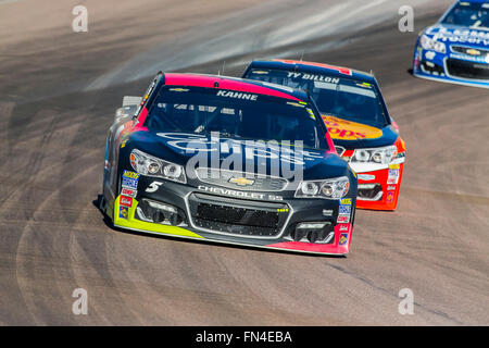 Avondale, AZ, USA. 12. März 2016. Avondale, AZ - 12. März 2016: Kasey Kahne (5) braucht, um die Strecke für den guten Sam-500 auf dem Phoenix International Raceway in Avondale, AZ © Csm/Alamy Live-Nachrichten Stockfoto