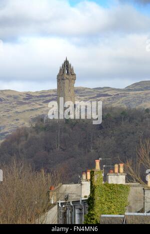 Das Denkmal für Sir William Wallace stand groß auf Abbey Craig Hill zum Gedenken an die Patriot, Märtyrer und Held von Schottland. Stockfoto