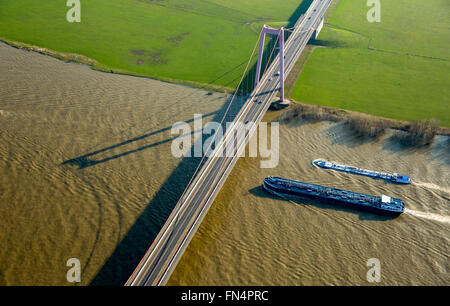 Luftaufnahme, Emmerich Rheinbrücke, Auen, Cargo-Schiffe, Schrägseilbrücke, Emmerich, niedrigere Rhein-Gebiet, Stockfoto