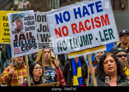 New York, Vereinigte Staaten von Amerika. 13. März 2016. New York: Tag des Friedens und der Solidarität von United National Anti-Kriegs-Koalition organisiert, versammelten sich gegen den Krieg, gegen Rassismus und soziale Gerechtigkeit Aktivisten am Herald Square in New York City zu anhaltenden Krieg und verlangen Geld für die menschlichen Bedürfnisse "Nein" sagen. Endlose Kriege im Ausland bedeuten Sparmaßnahmen und militarisierte Polizei zu Hause. Bildnachweis: Erik McGregor/Pacific Press/Alamy Live-Nachrichten Stockfoto