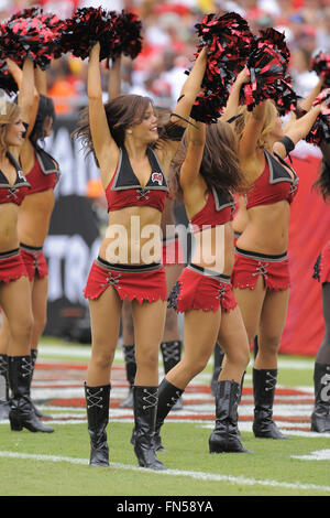 Tampa, FL, USA. 28. Sep, 2008. Tampa, Florida, 28. September 2008: Tampa Bay Buccaneers Cheerleader bei den Bucs-Spiel gegen die Green Bay Packers im Raymond James Stadium. © Scott A. Miller/ZUMA Draht/Alamy Live-Nachrichten Stockfoto