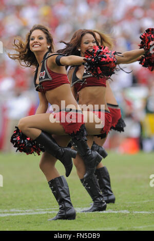 Tampa, FL, USA. 28. Sep, 2008. Tampa, Florida, 28. September 2008: Tampa Bay Buccaneers Cheerleader bei den Bucs-Spiel gegen die Green Bay Packers im Raymond James Stadium. © Scott A. Miller/ZUMA Draht/Alamy Live-Nachrichten Stockfoto