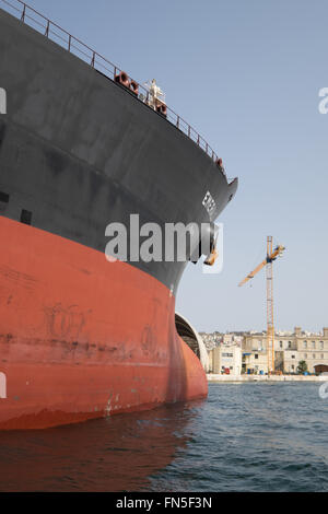 Tanker "Smaragd" im Grand Harbour Maltas Stockfoto