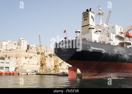 Tanker "Smaragd" im Grand Harbour Maltas Stockfoto