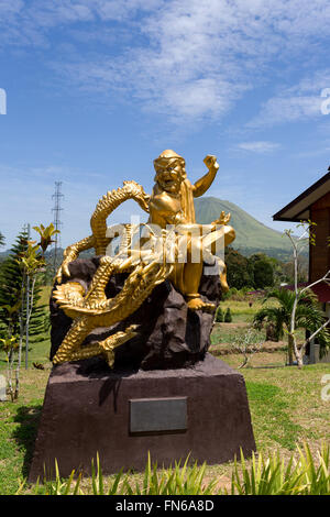 SULAWESI, Indonesien - AUGUST 8.2015:, buddhistische Fette Mönch Statue in komplexen Pagode Ekayana, Nord Sulawesi, August 8. 2015 Sulawe Stockfoto