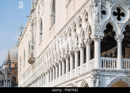 Fassade des Dogen-Palast und Basilika San Marco auf den kleinen Markus Platz in Venedig, Italien Stockfoto