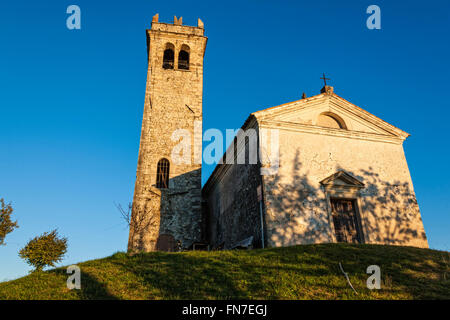 Italien Veneyto Kirche von S. Vincenzo Credazzo Farra di Soligo Prealpi ergänzten Stockfoto