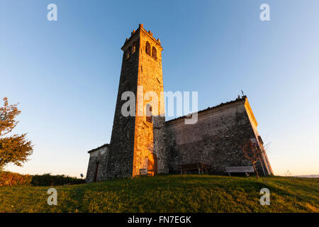 Italien Veneyto Kirche von S. Vincenzo Credazzo Farra di Soligo Prealpi ergänzten Stockfoto