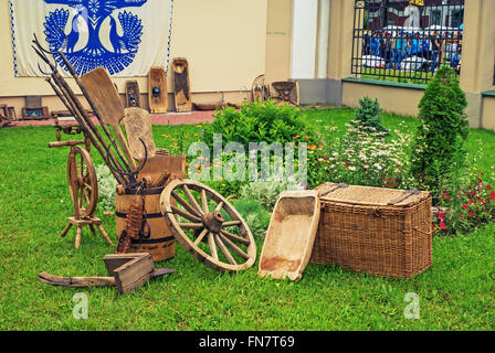 Der Markt für antike Gegenstände und Kunst in einem historischen Bezirk Zadviniye.Festival der Künste "Slavianski Basar in Witebsk - 2009". Stockfoto