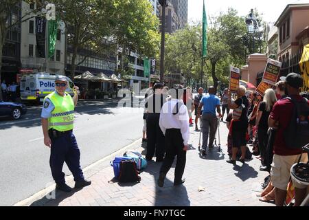 ISJA Sydney versammelten sich außerhalb des NSW Parlaments in Solidarität mit der Dhu-Familie für Gerechtigkeit für Julieka Dhu und Todesfälle in Haft. Stockfoto