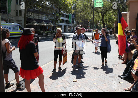 ISJA Sydney versammelten sich außerhalb des NSW Parlaments in Solidarität mit der Dhu-Familie für Gerechtigkeit für Julieka Dhu und Todesfälle in Haft. Stockfoto