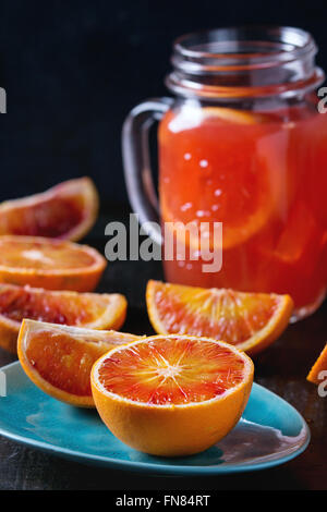 Blutorangen mit Saft Stockfoto