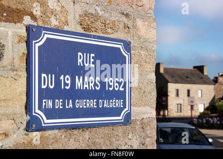 Streetname Zeichen: Rue Du 19 Mars 1962, Fin De La Guerre Januar Stockfoto