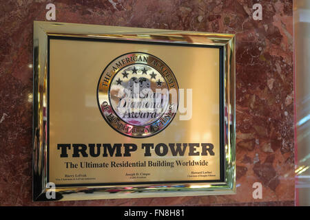 Award-Plakette im Trump Tower, New York Stockfoto