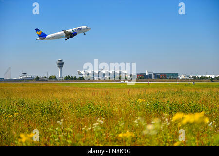 Condor, Airlines, Airbus, A 320, nehmen, ausziehen, Flugzeug, Flughafen, Übersicht, Panorama, Aussicht, Zeile oben, Flugzeuge, Flugzeug, Stockfoto