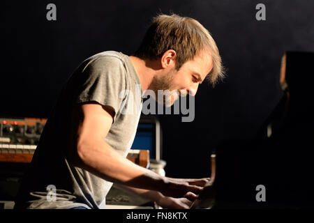 BARCELONA - JUN 12: Nils Frahm (deutscher Musiker, Komponist und Pianist) Auftritt beim Sonar Festival. Stockfoto