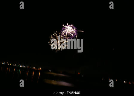 See-Siskiyou-Feuerwerk, findet jedes Jahr am Abend des 4. Juli, Unabhängigkeitstag der USA, von Mt. Shasta-community Stockfoto