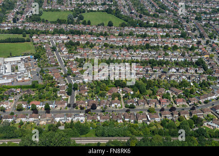 Eine Luftaufnahme des typischen englischen Vorstadtgehäuse Stockfoto