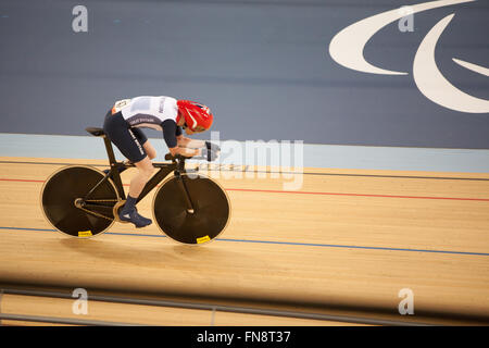 Britischer Leichtathlet gewinnt walisischen Mark Colbourne, gold und Weltrekord in C1 3 km Verfolgung. Paralympics, London 2012, England, UK. Stockfoto