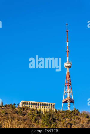 Tiflis (Tbilissi) Fernsehturm am Berg Mtazminda Stockfoto