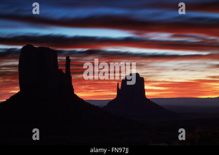Monument Valley am Sonnenaufgang, Arizona, USA Stockfoto
