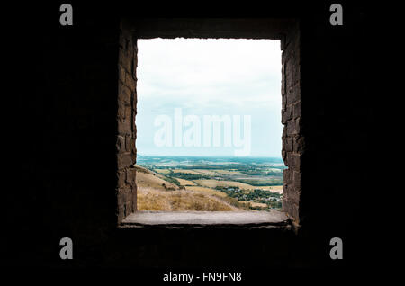 Blick auf Devil's Dyke durch ein Fenster, Brighton, East Sussex, England, Großbritannien Stockfoto