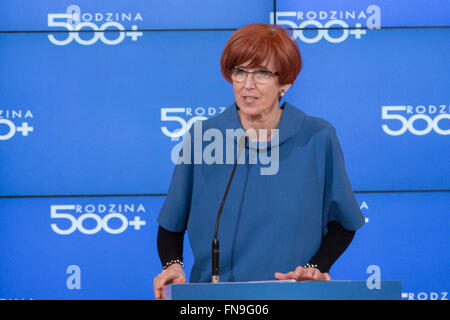 Minister für Familie, Arbeit und soziale Politik, Elzbieta Rafalska während der Konferenz mit Vertretern der lokalen Regierung über das Rahmenprogramm 500 +. (Foto von Mateusz Wlodarczyk / Pacific Press) Stockfoto