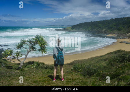 Frau betrachten, Wilsons Landzunge zu Fuß, Yuraygir Nationalpark, New South Wales, Australien Stockfoto