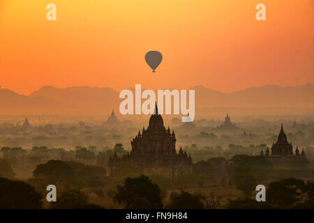 Heißluftballons über Bagan, Mandalay, Myanmar Stockfoto