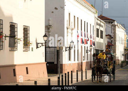 Pferdewagen in der kolonialen Zone, Calle Isabel La Catolica, Hauptstadt Santo Domingo, Dominikanische Republik, Karibik, Amerika, Stockfoto