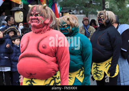 Japan; Kyoto; Setsubun Festival, Rozanji Tempel, Tanz der Teufel, Kostüm Teufel, Stockfoto