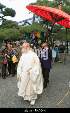 Japan; Kyoto; Setsubun Festival, Rozanji Tempel, Prozession, buddhistischer Priester, Stockfoto