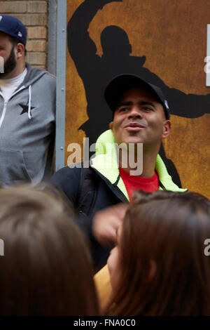 New York, NY, USA, Broadway, 13. März 2016 Hamilton Darsteller Christopher Jackson sind auf dem Weg ins Weiße Haus 13. März 2016 nach der Show. Stockfoto