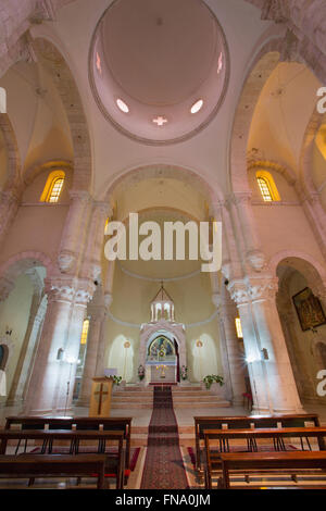 JERUSALEM, ISRAEL - 4. März 2015: das Kirchenschiff im armenischen Kirche der Muttergottes von der Krampf als eine der Stationen auf der Via Dolorosa. Stockfoto