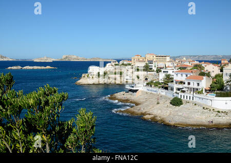 Le Petit Nice Luxury Hotel & Restaurant Anse de la Fausse Monnaie & Blick Richtung Frioul-inseln & Château d'If von Marseille Frankreich Stockfoto