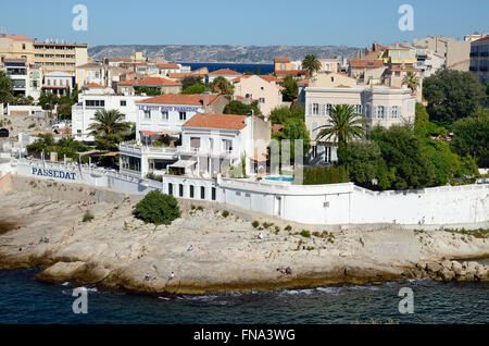 Le Pett Nizza Hotel & Luxusrestaurant laufen von Gerald Passedat Anse De La Fausse Monnaie an der Corniche Kennedy Marseille Frankreich Stockfoto