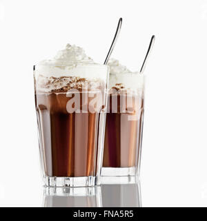 Tasse heiße Schokolade mit Schlagsahne Stockfoto