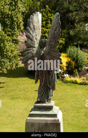 Statue der Engel des Friedens auf das Denkmal für Edward VII in den Parade-Gärten, Bath, Großbritannien Stockfoto