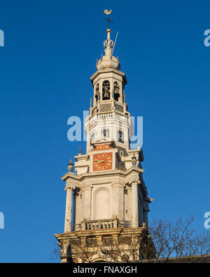Nahaufnahme, der Uhrturm am Zuiderkerk Kirche in Amsterdam während des Tages. Stockfoto
