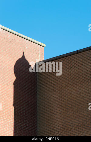 Minarett gegen blauen Himmel auf den Sikh Gurdwara Tempel in Milton Keynes. UK Stockfoto