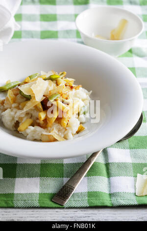 Risotto mit gerösteten Bohnen essen Nahaufnahme Stockfoto