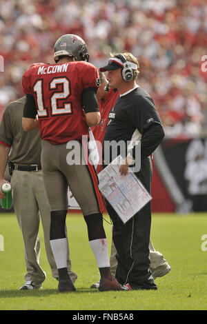 30. Dezember 2007 - Tampa, Florida, USA - Tampa Bay Buccaneers Trainer Jon Gruden, während die Bucs-Spiel gegen die Carolina Panthers im Raymond James Stadium am 30. Dezember 2007 in Tampa, Florida.                          .. ZUMA Press/Scott A. Miller (Kredit-Bild: © Scott A. Miller über ZUMA Draht) Stockfoto