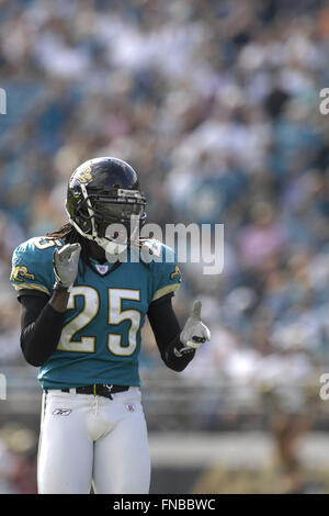 Jacksonville, Florida, USA. 9. Dezember 2007. 9. Dezember 2007; Jacksonville, FL, USA; Jacksonville Jaguars defensive zurück Reggie Nelson (25), während sein Team-Spiel gegen die Carolina Panthers in Jacksonville Municipal Stadium. ZUMA Press/Scott A. Miller.ZUMA Presse/Scott A. Miller © Scott A. Miller/ZUMA Draht/Alamy Live News Stockfoto