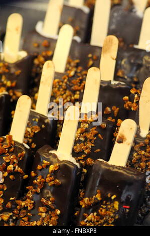 Eis am Stiel. La Boqueria-Markt. Barcelona, Katalonien, Spanien Stockfoto