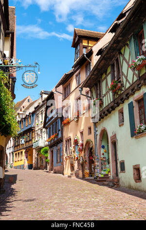 Anzeigen von Riquewihr, Elsass Frankreich Fachwerkhäuser, Stockfoto